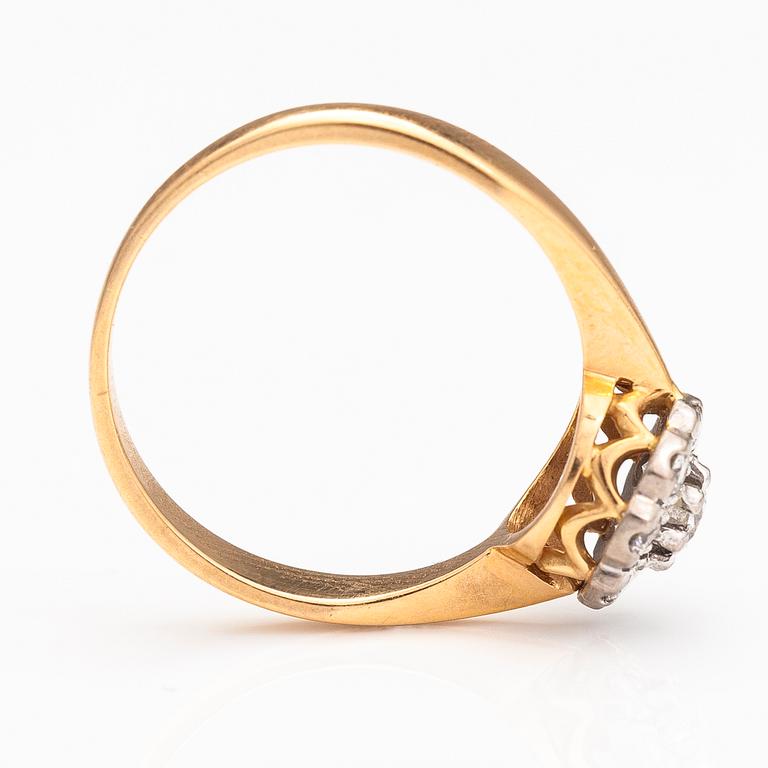RING, 18K guld, diamanter ca 0.30 ct tot.