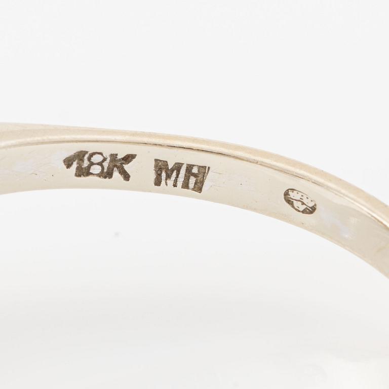 Ring, 18K vitguld med smaragd och små åttkantslipade diamanter.