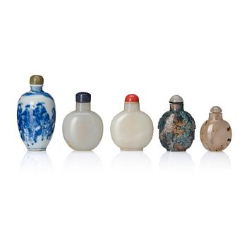 1064. A group of five Chinese snuff bottles with covers, Qing dynasty and later.