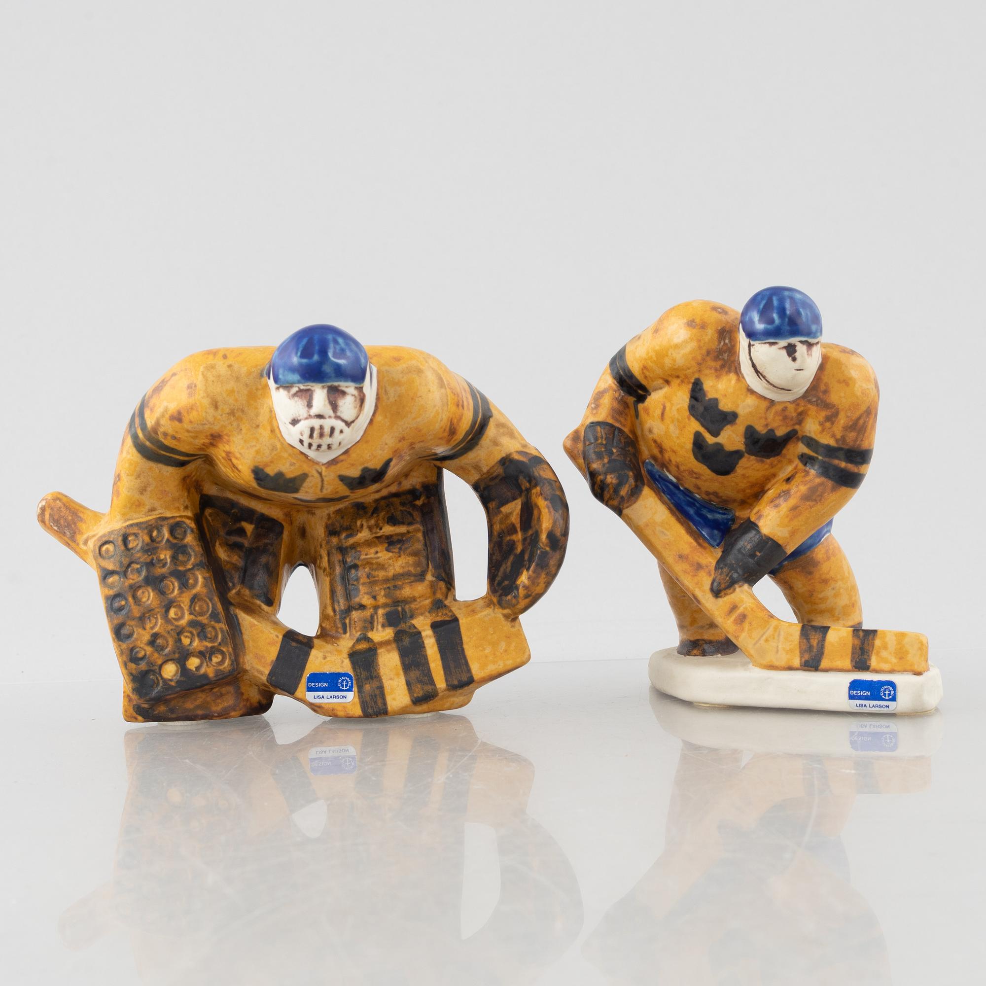 Lisa Larson, figuriner, 2 st, stengods, "Ishockeyspelare", Gustavsberg.