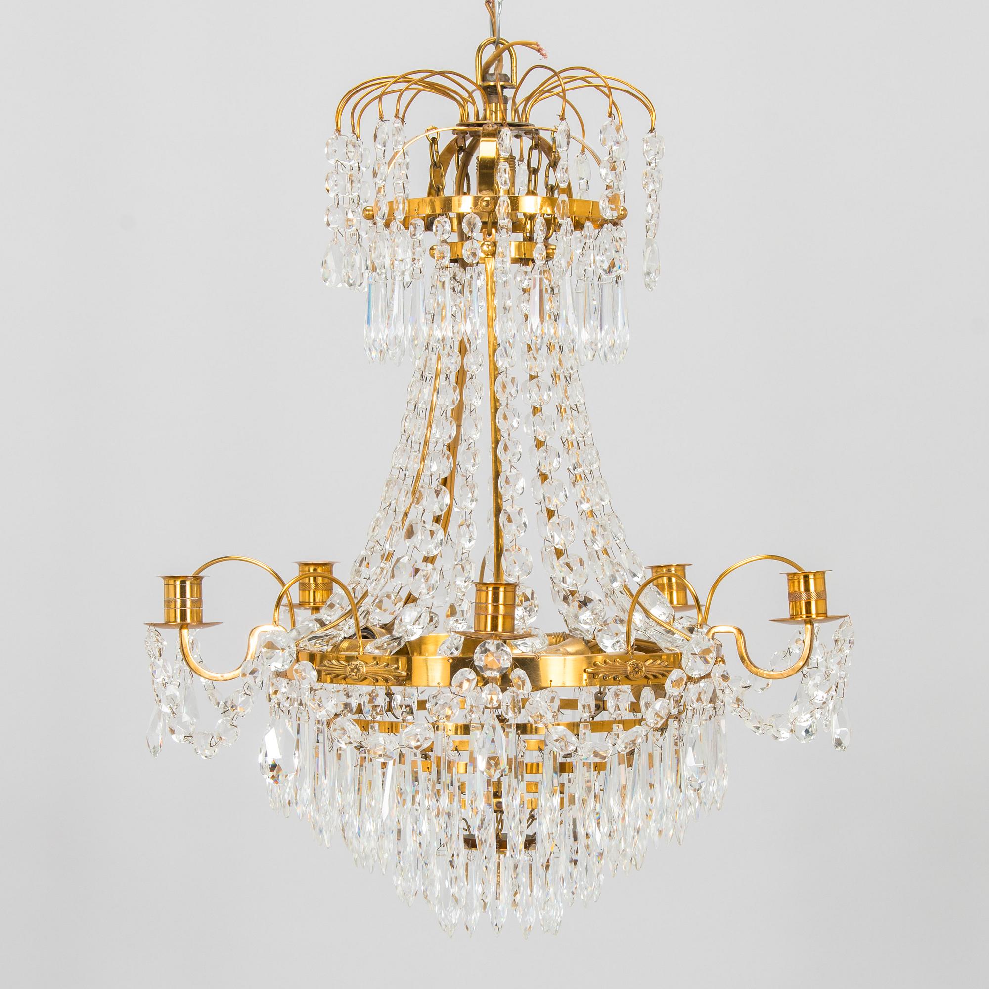 A mid-20th century chandelier.