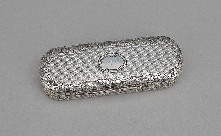 SNUSDOSA, silver, trol Edward Smith, Birmingham, England, 1844. Vikt 65.