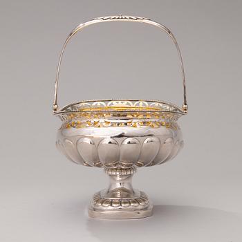 A RUSSIAN SWINGHANDEL BREADBASKET, silver, Tallinn (Reval), Friedrich Wilhelm Möring 1818-1828.