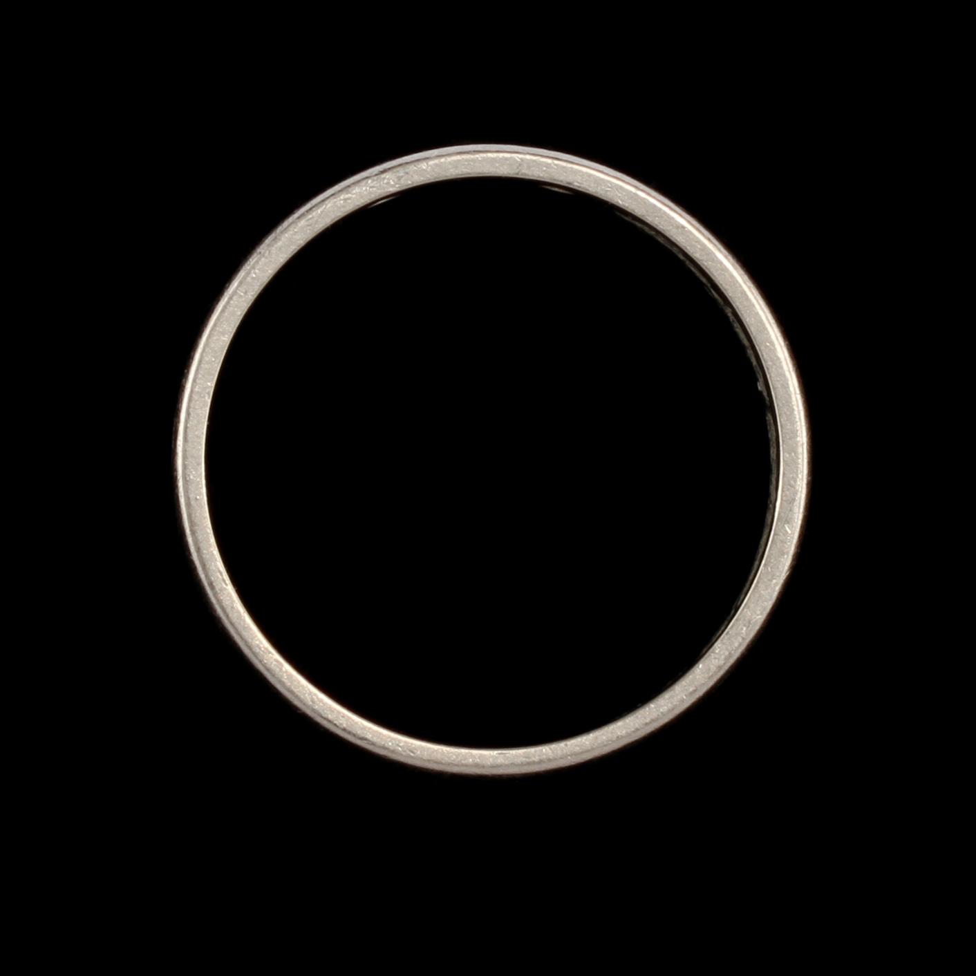 RING, 18k vitguld med 3 briljantslipade diamanter, totalt 0.02 ct, Ceson, Göteborg, 1968. Vikt 5 g.