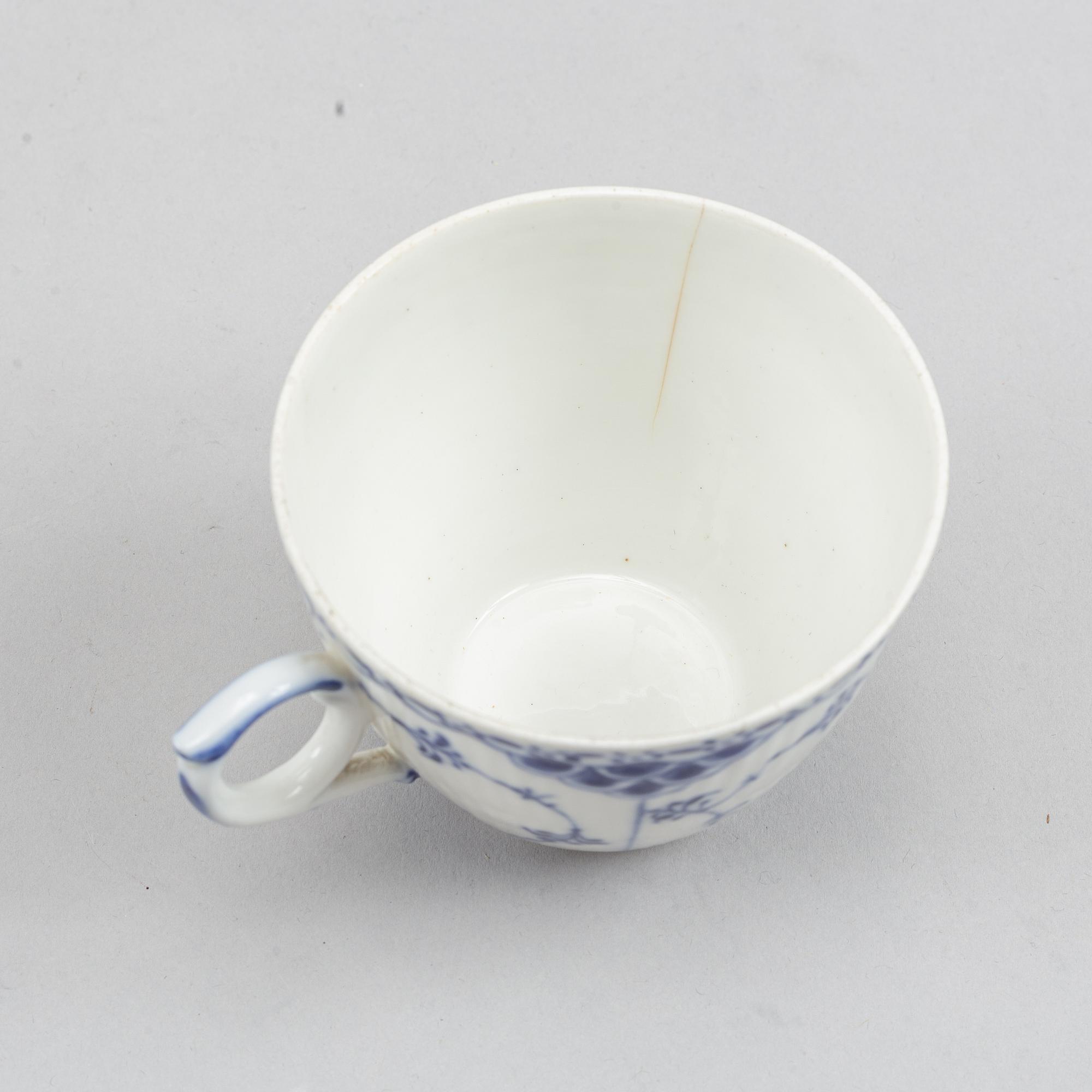 Royal Copenhagen, mat- samt kaffeservis, 85 delar, porslin. "Musselmalet", Danmark, 1900-tal.