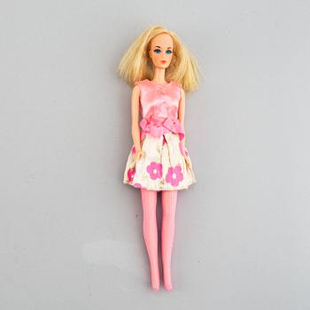 Four Barbiedolls with accessories, Mattel, 1970's.