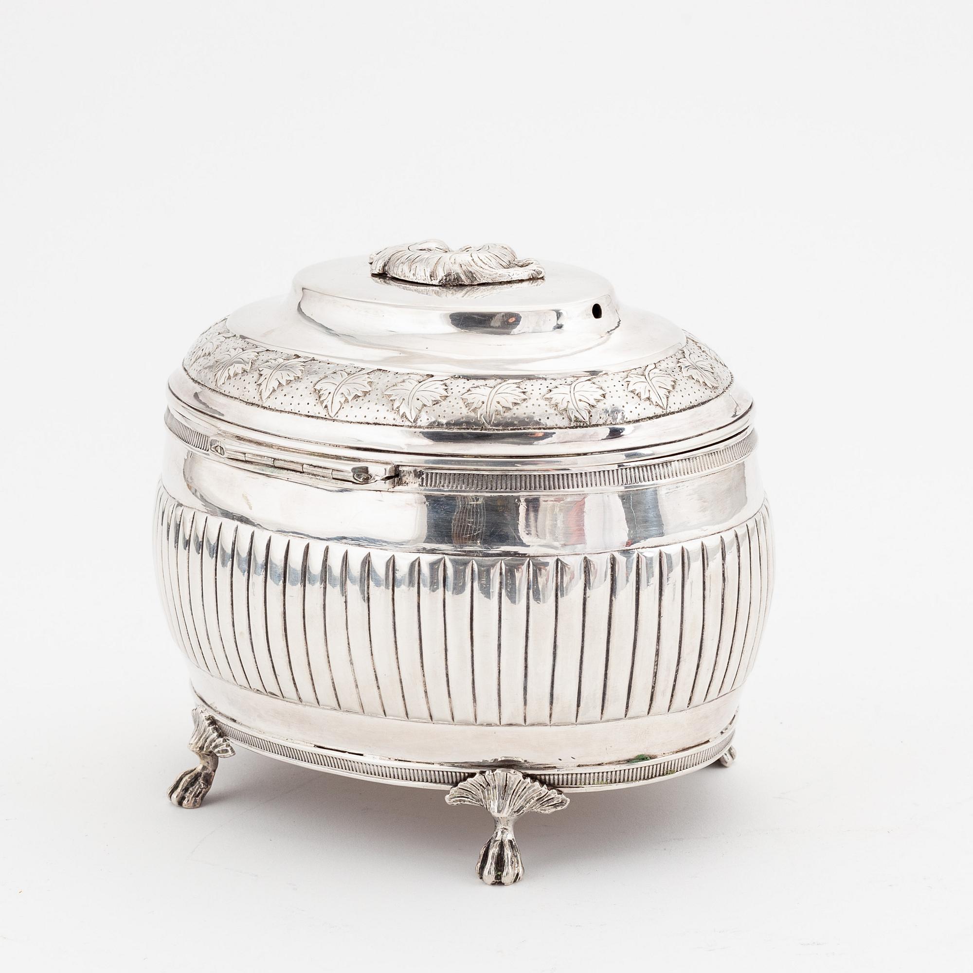 A Swedish silver sugar box, mark of Johan Daniel Blomsterwall, Gothenburg 1829.