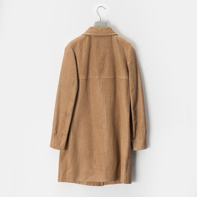 Prada, a nappa coat, size 40.