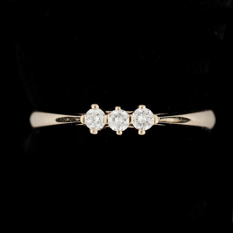 RING, 14k guld med briljantslipade diamanter tot ca0,14ct. Vikt ca2g.