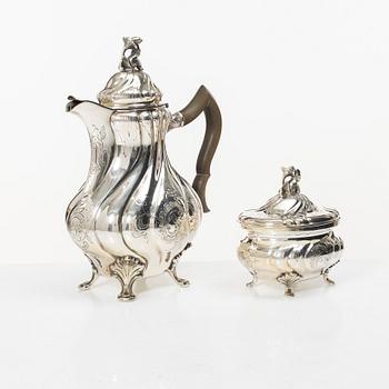 C.G. Hallberg, Kaffekanna samt sockerskål, silver, rokokostil, Stockholm 1941.
