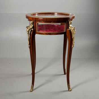 BORD / VITRIN, Frankrike 1900-talets första hälft.