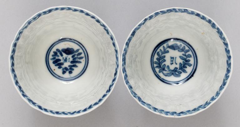 A pair of blue and white cups with stands, Qing dynasty, Kangxi (1662-1722).