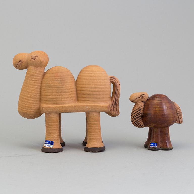 LISA LARSON, figurin, stengods, "Kamel" ur serien "Jura" samt "Dromedar" ur serien "Menagerie", Gustavsberg.