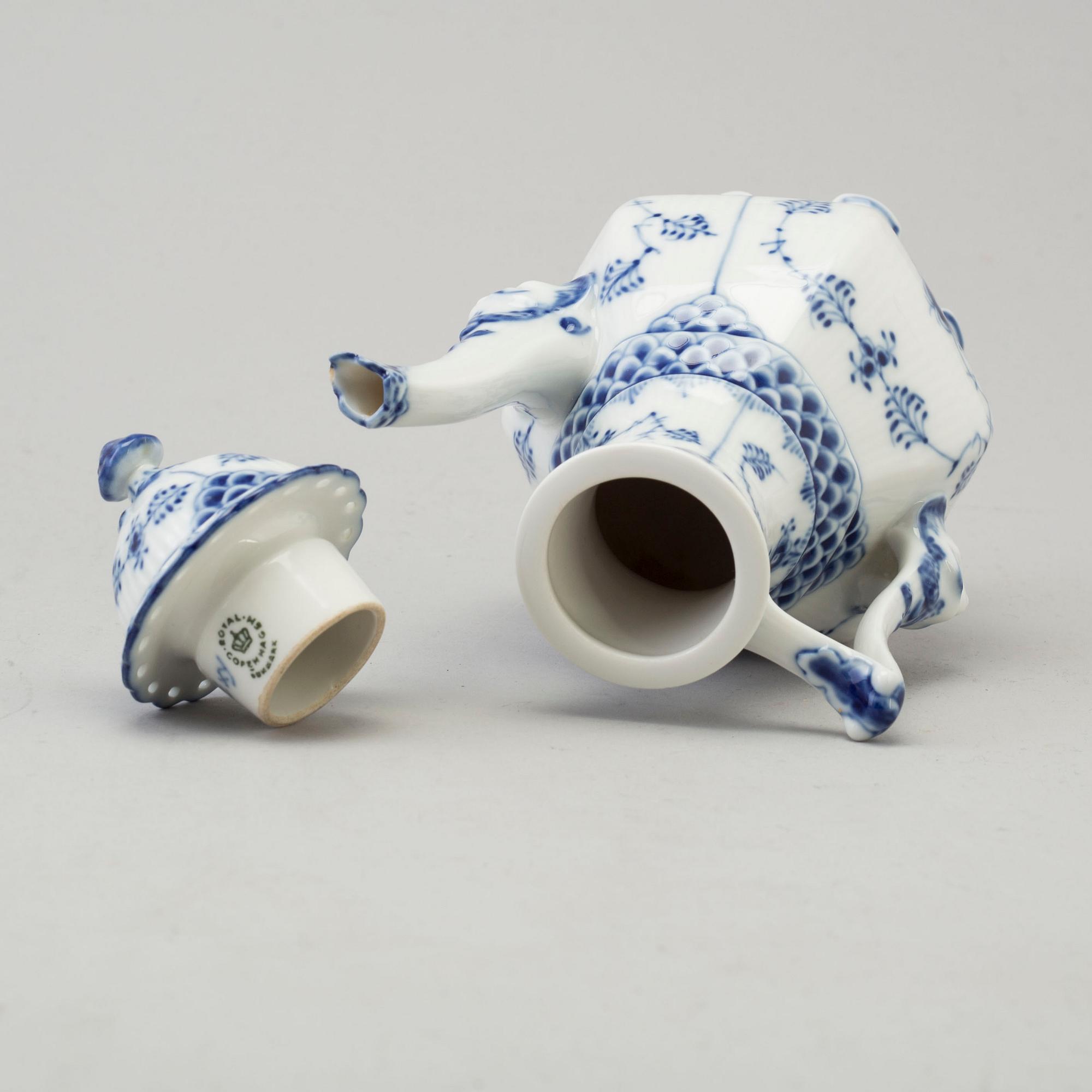A 9 pieces porcelain table ware 'Musselmalet' from Royal Copenhagen, Denmark.