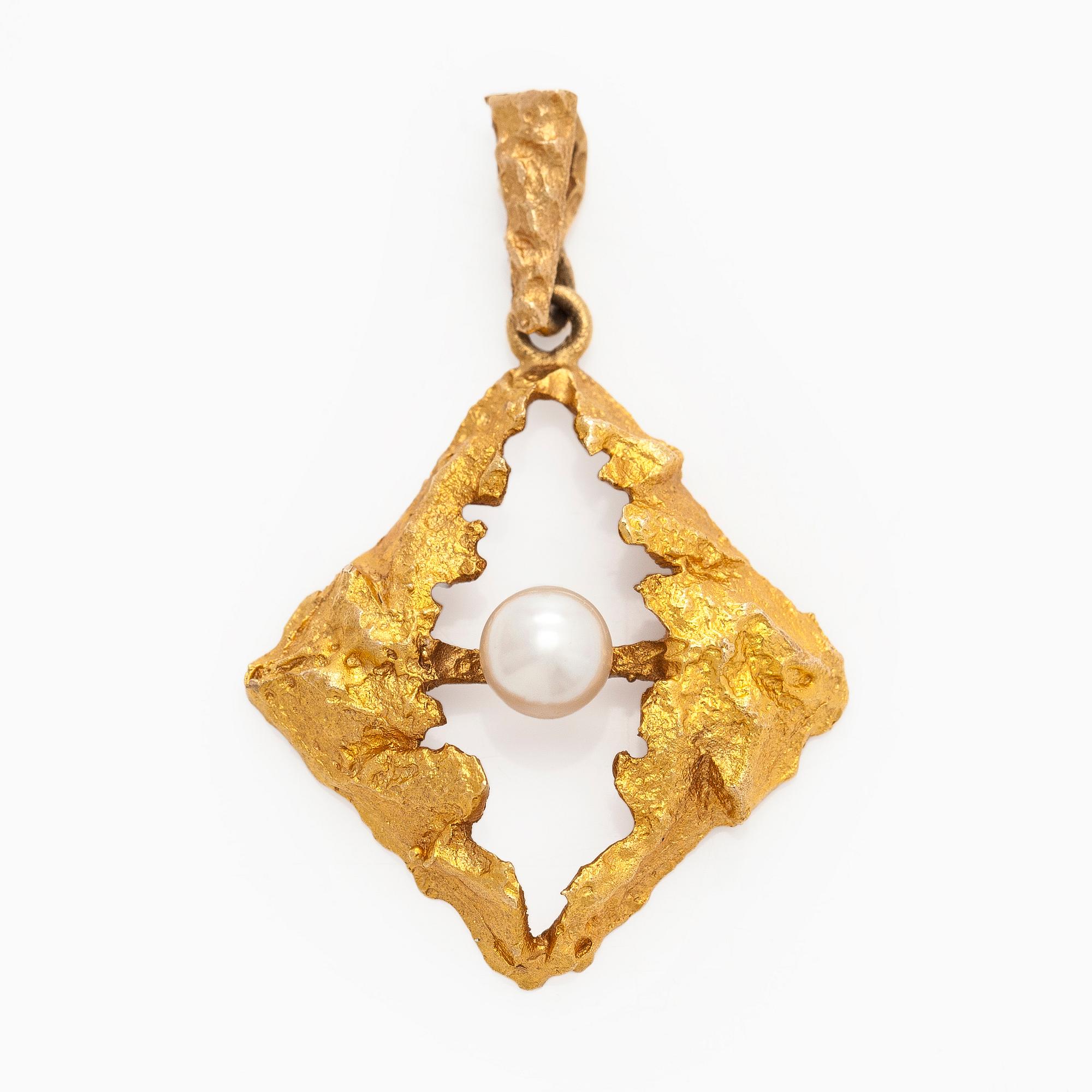 Hänge, odlad pärla, 14K guld. Tammen Koru, Åbo.