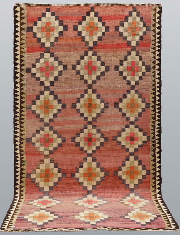 A persian kilim carpet, ca 295 x 158 cm.