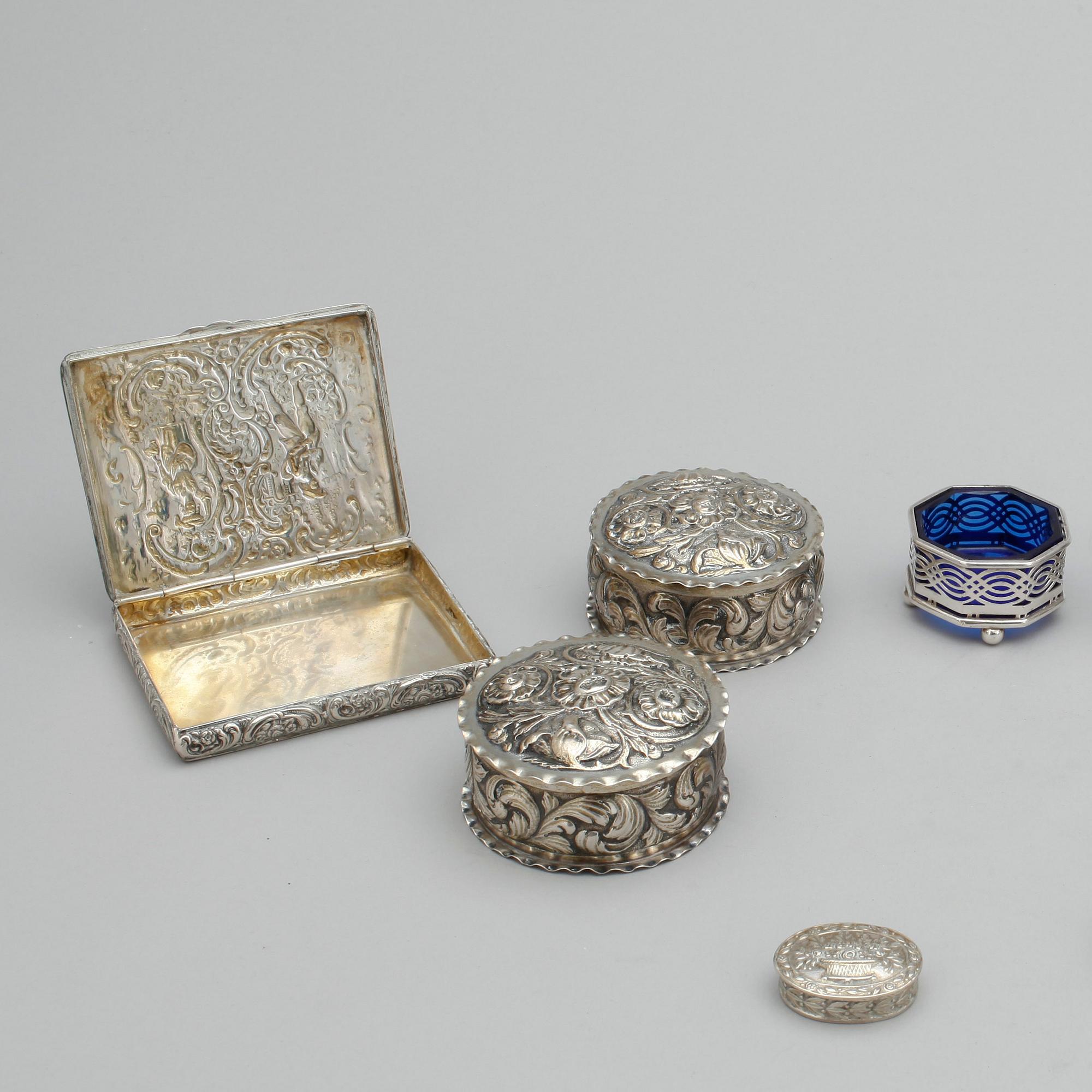 PARTI SILVER, 10 delar samt två skedar, silver, bla Birmingham. 1800-1900-tal. Tot silvervikt ca 460 gram.