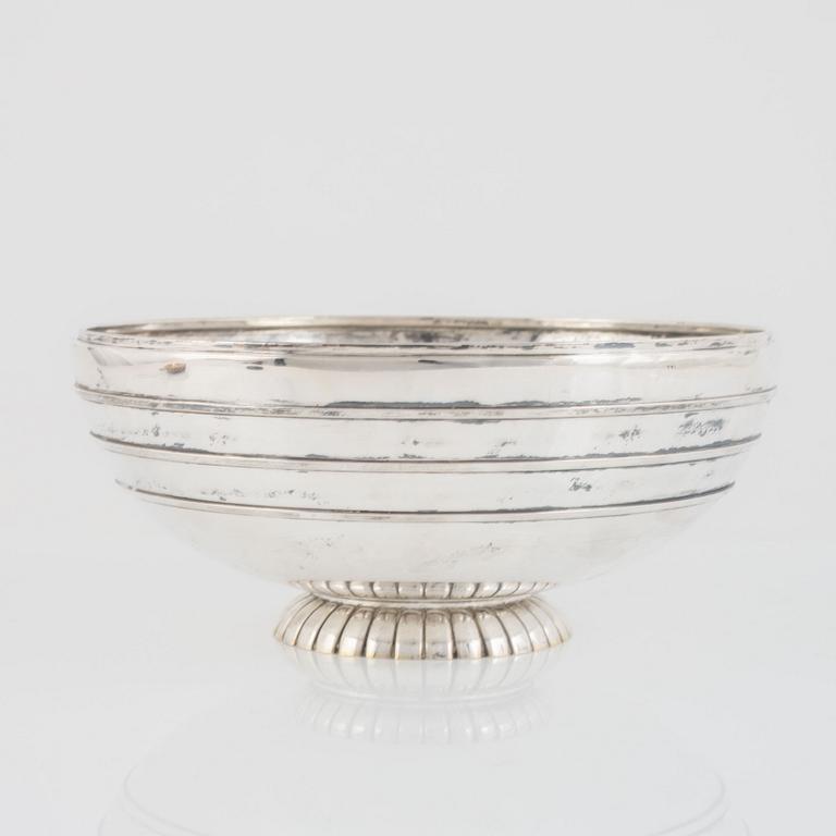 A Swedish silver punch bowl, mark of GAB, Stockholm 1938.