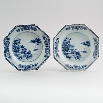 TALLRIKAR, 1 par, porslin, Kina, Qianlong 1736-1795.