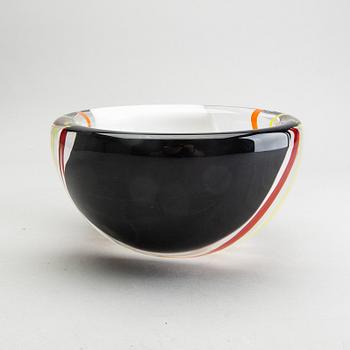 Erik Höglund, glasskål, Strömbergshyttan, signerad och numrerad 9/25.