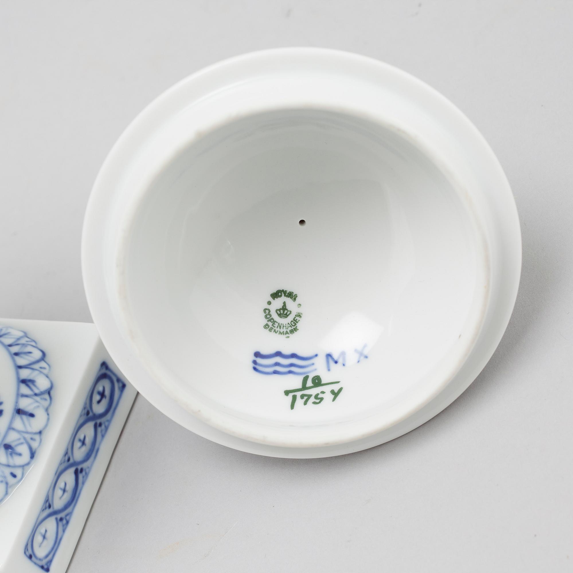 LOCKURNA, porslin, "Blå Blomst", Royal Copenhagen, Danmark, 1900-talets treje kvartal.