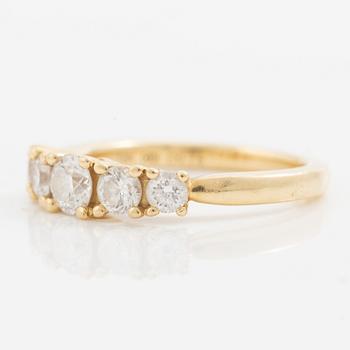 Ring in 18K gold set with five brilliant-cut diamonds, a total of 0.78 ct.