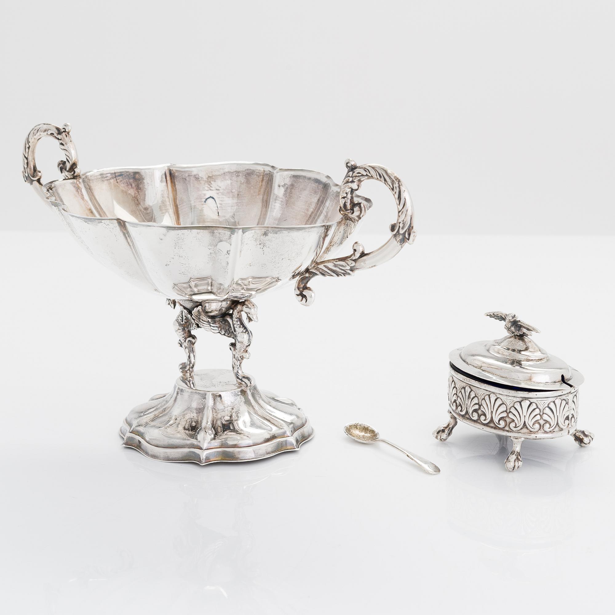 A Spanish silver bowl, maker's mark J. Perez Fernandez, and a silver salt cellar, Platería López, Madrid.