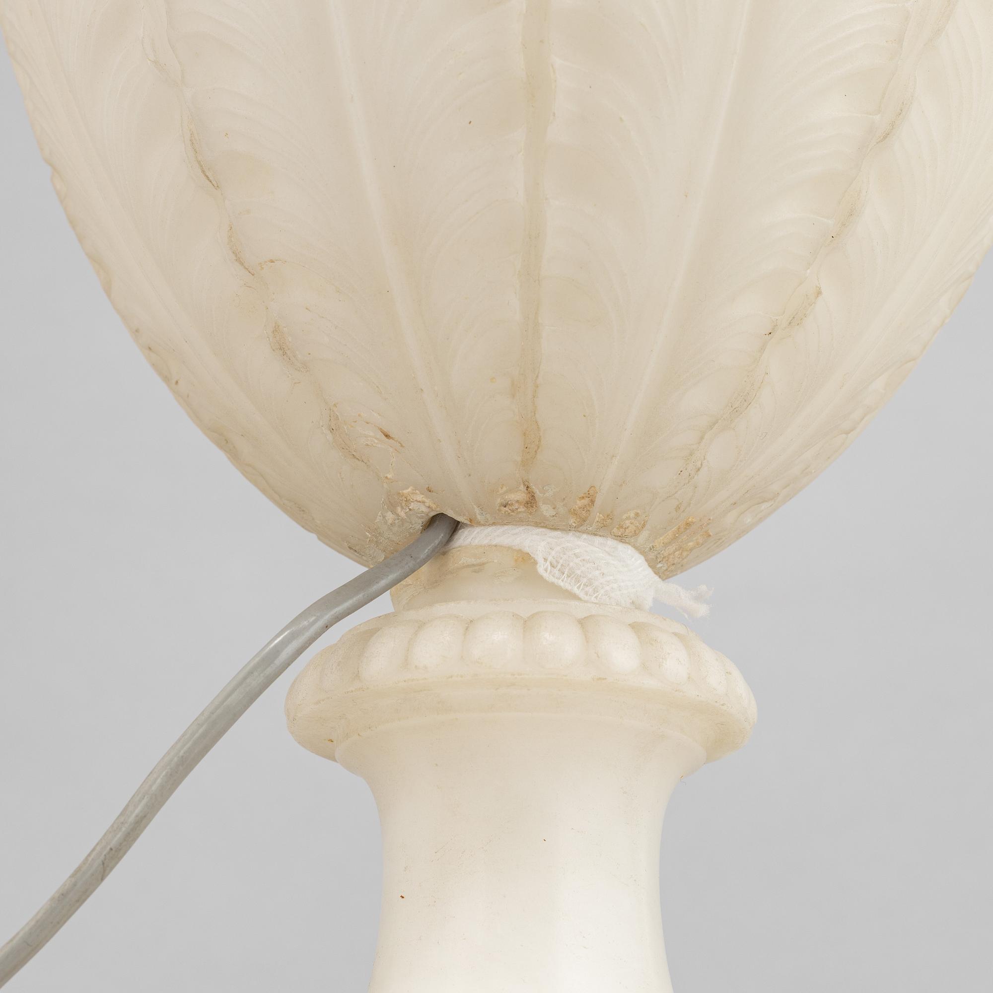 An alabaster urn/table lamp, 20th century.