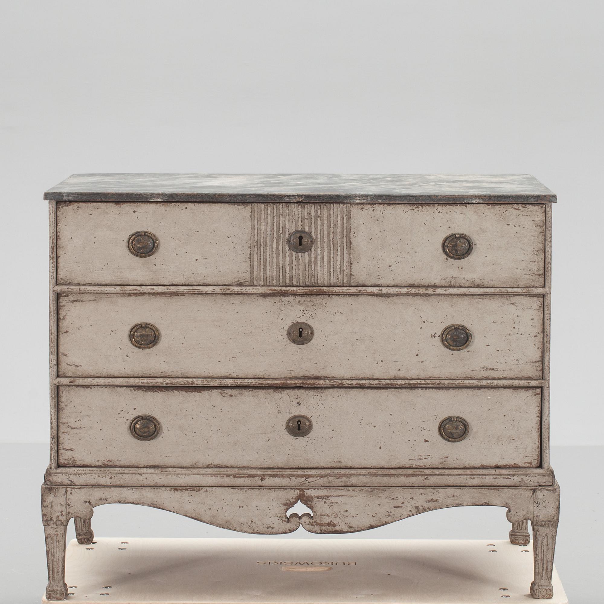 BYRÅ, 1800-tal, Louis XV!-stil.