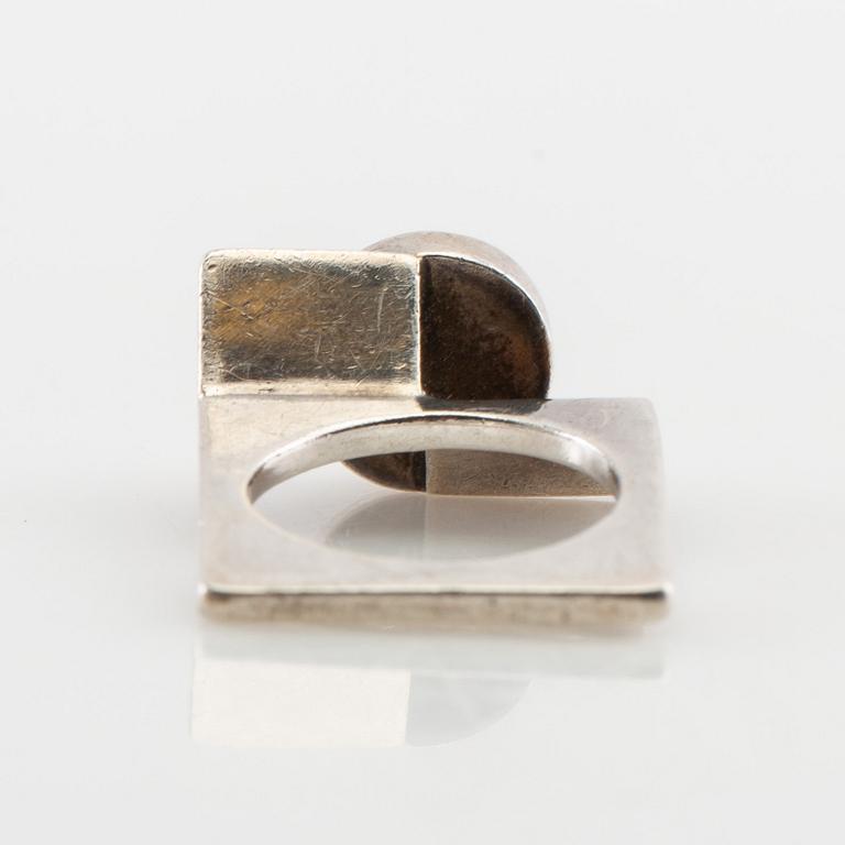 Pelle B, Ring in silver with a cabochon-cut moonstone, Hugo Belving Malmö 1967.
