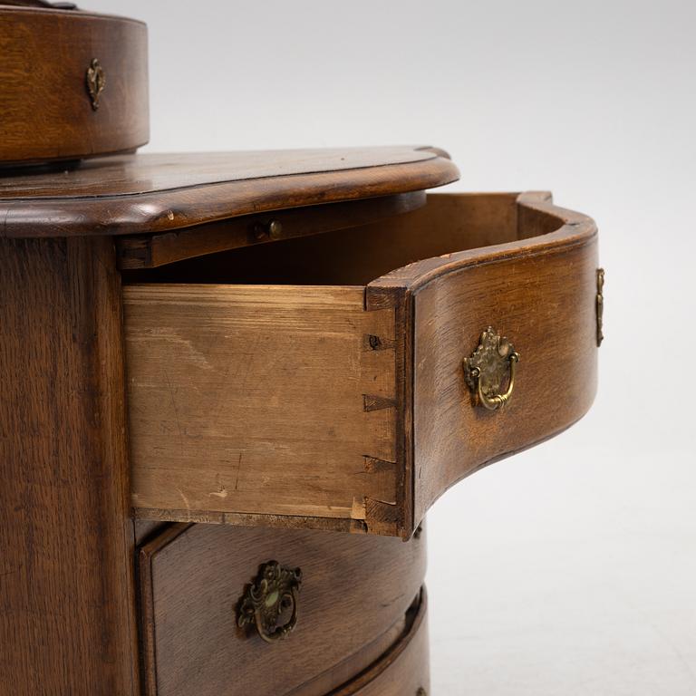 A late Baroque chest of drawers, first half of the 18th century.