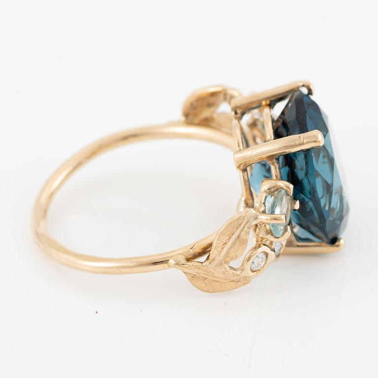 Ring with blue topaz, apatite, and brilliant-cut diamonds.