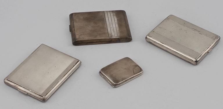 ETUIER, 4 st, silver, utländska stämplar, 1900-talets första hälft. Vikt 400 g.