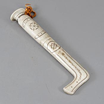 SAMEKNIV, monogramsignerad CK eller GK, 1900-talets andra hälft.