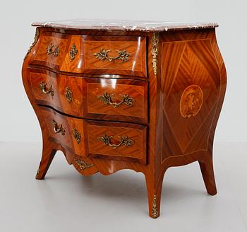 BYRÅ, rokokostil, 1900-talets mitt.