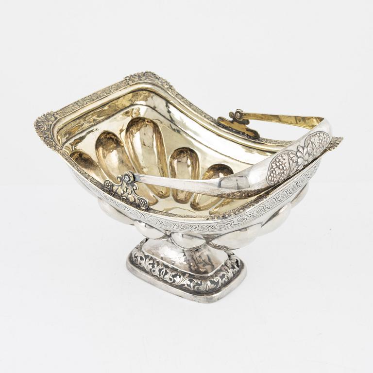 Brödkorg, silver, kontrollmästare Nikolai Lukitsch Dubrowin, Moskva 1824.