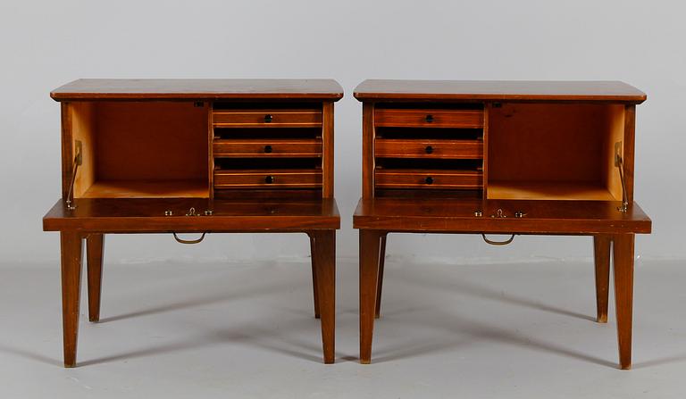 SÄNGBORD, 1 par, 1900-talets mitt.