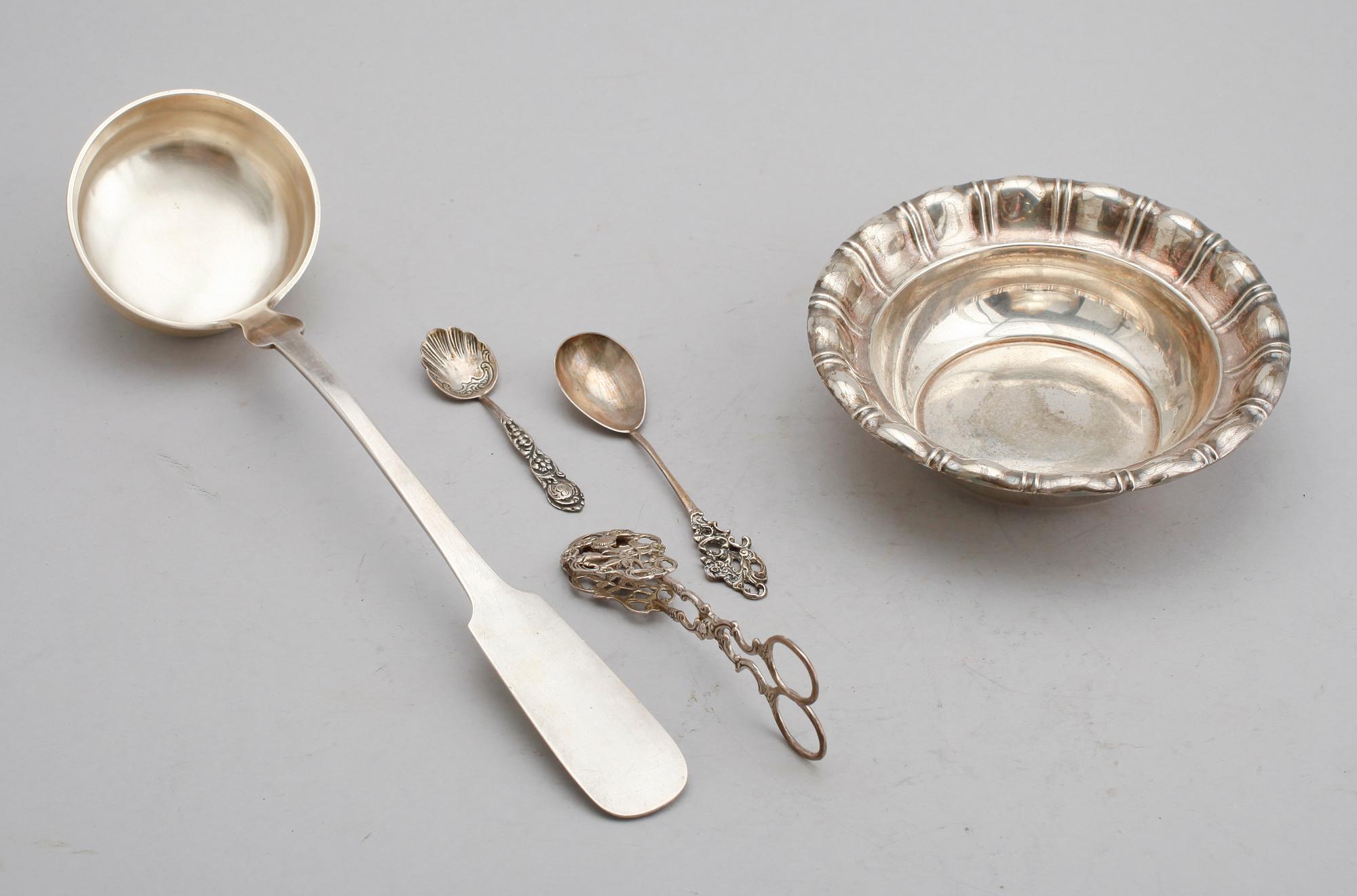 SILVERFÖREMÅL, 5 delar, silver. Vikt ca 345 g.