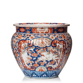 721. A large Japanese imari basin, Meiji period (1868-1912).