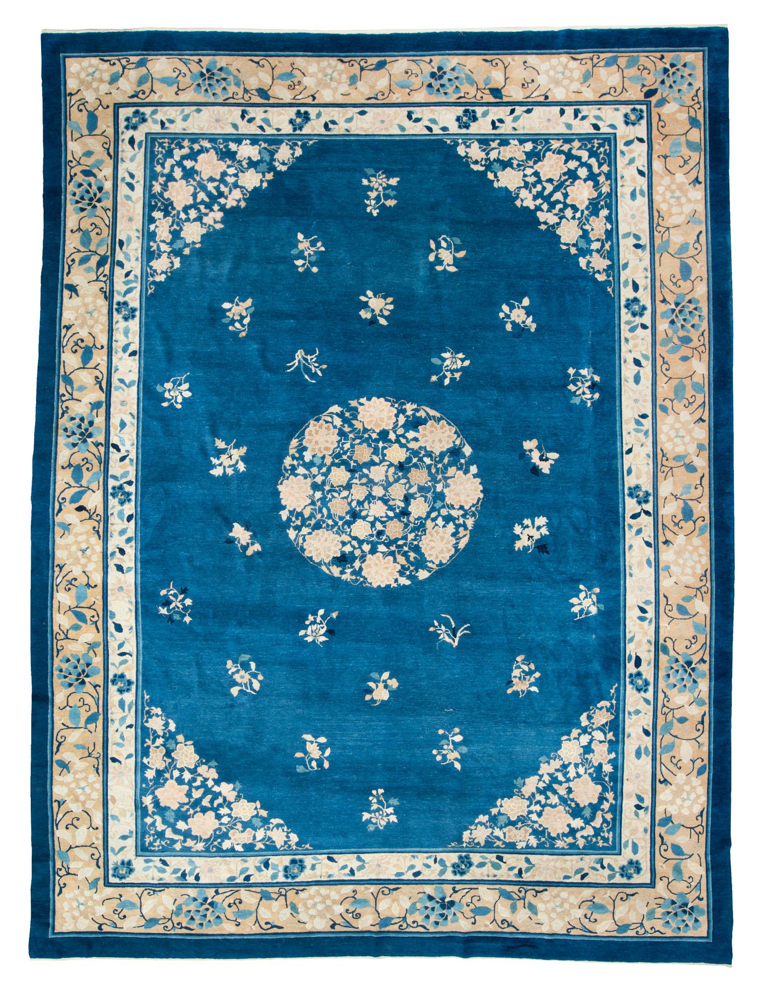 CARPET, ANTIQUE BEIJING. China, late Qing dynasty, 412 x 307,5 cm.
