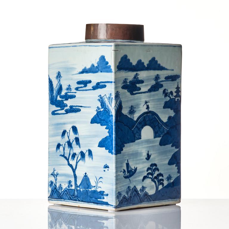 A large blue and white tea caddy, Qing dynasty, Qianlong (1736-95).