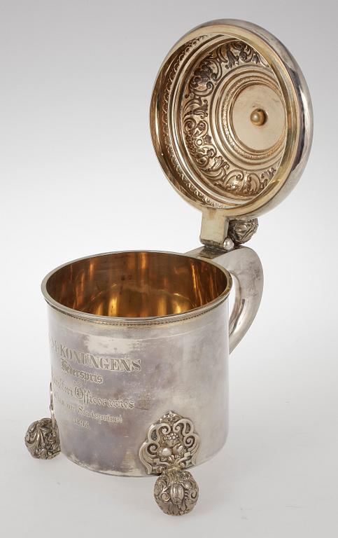 DRYCKESKANNA, silver, renässansstil, firma Gustaf Möllenborg, Stockholm, 1893. Vikt 1405 gram.