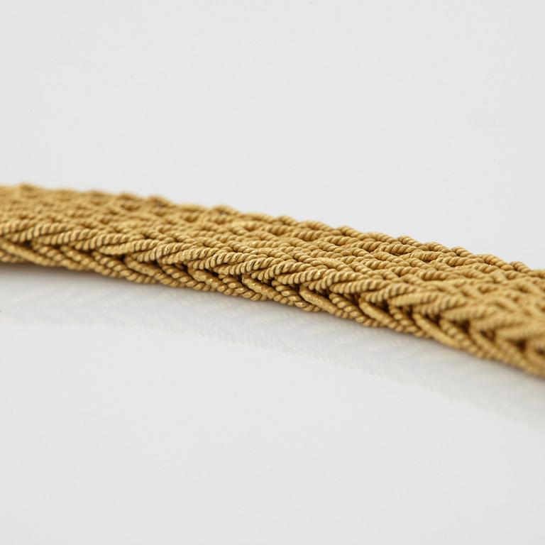 Collier 18K guld med åttkantslipade diamanter samt safirer.