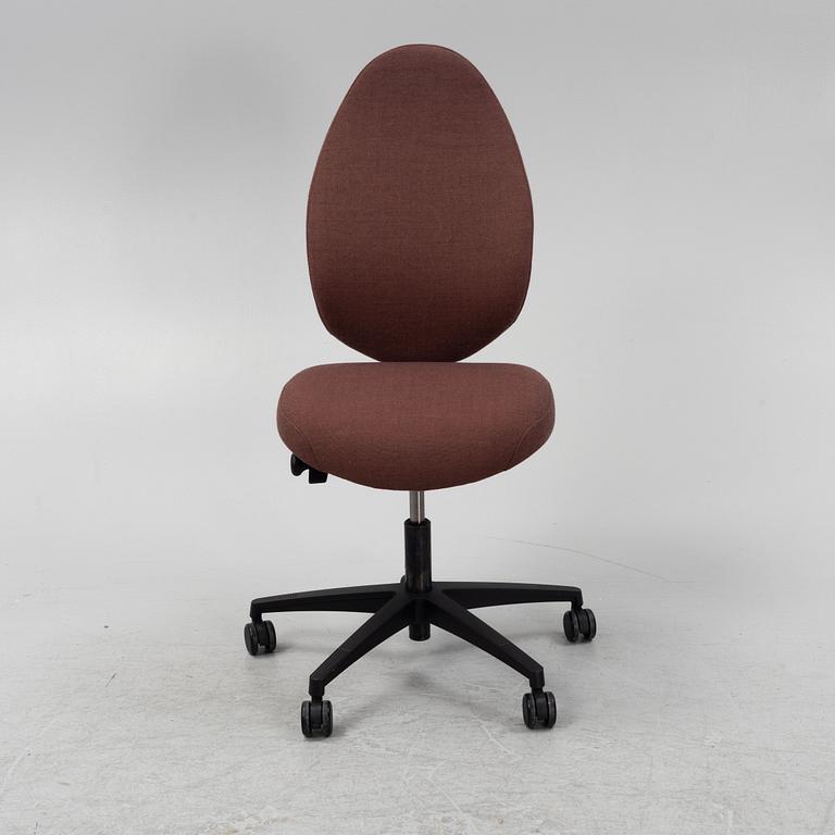 A model R3 office chair from Malmstolen.