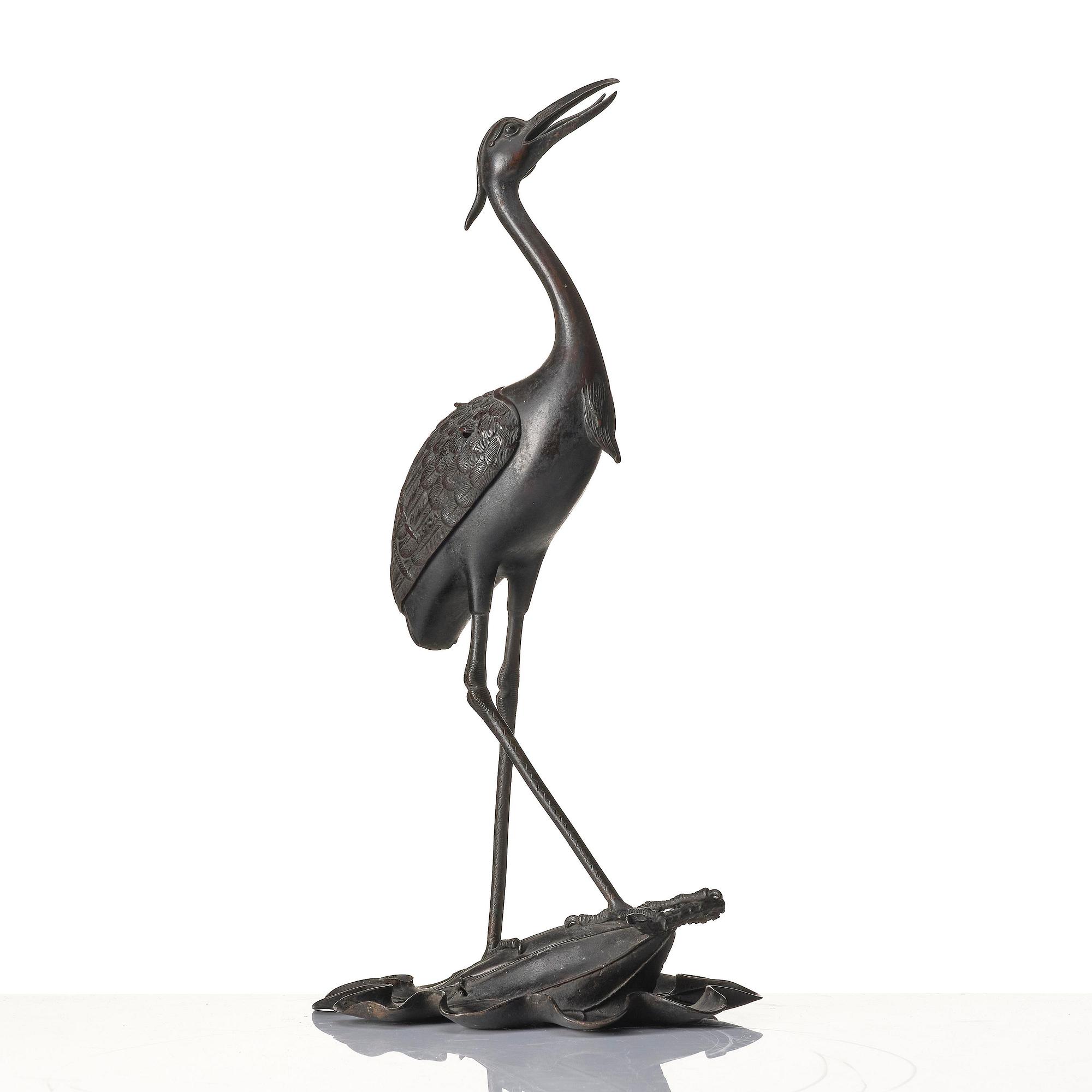 A Japanese bronze crane, Meiji period (1868-1912).