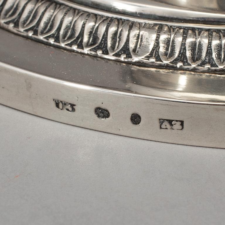 ADOLF ZETHELIUS, ett par ljusstakar av silver, empire, Stockholm, 1826.