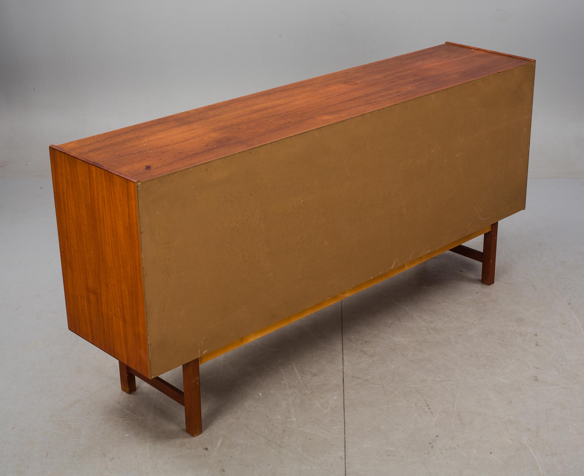 SIDEBOARD, Ulferts. Tibro. 1900-talets andra hälft.