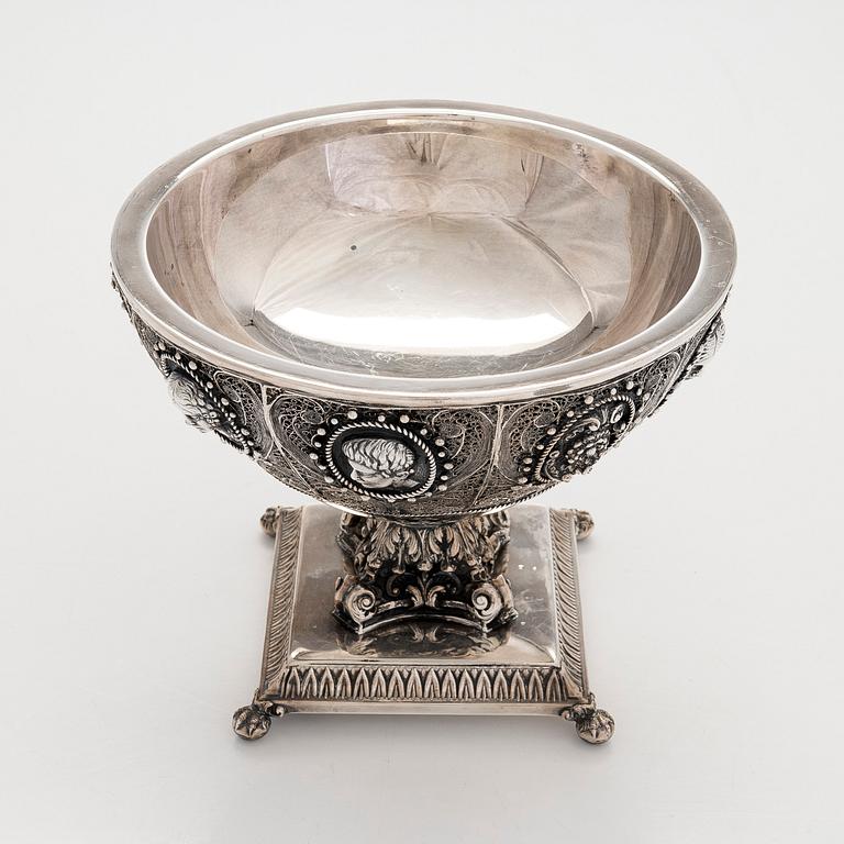 Skål på fot, silver, Spanien, efter 1934.