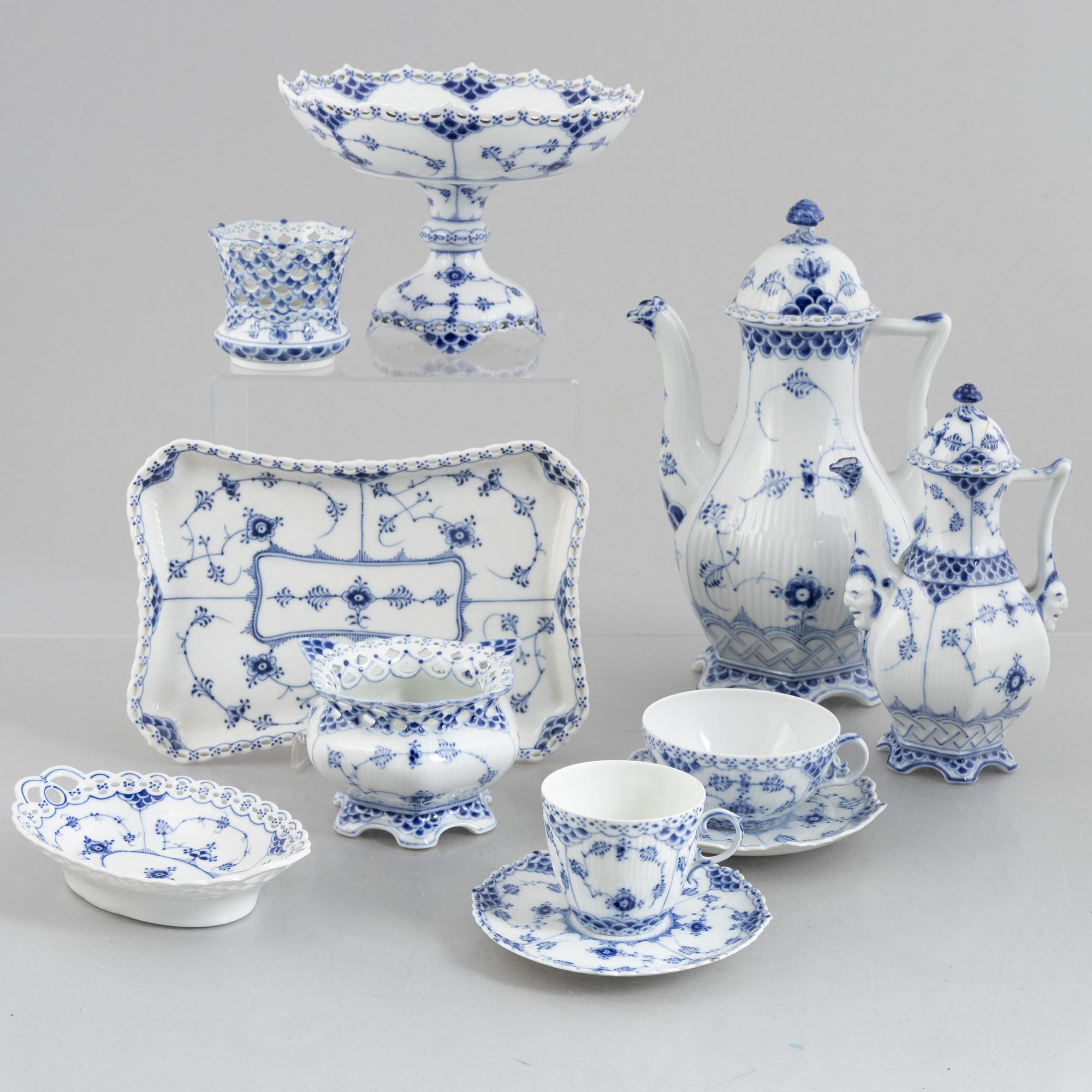 Royal Copenhagen, 21 pieces of "Blue Fluted" porcelain, Denmark, 20th century.