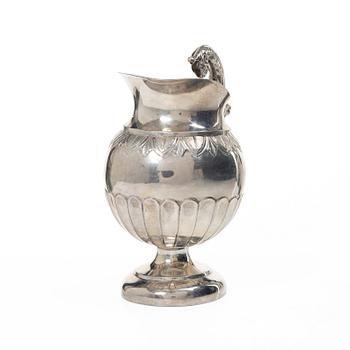 Gustaf Fredrik Richter, gräddkanna, silver, empire, Stockholm 1818-1827 (1863).